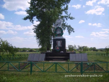 Фото братской могилы, расположенной в центре села Шахово Шаховского сельского поселения - фото 1