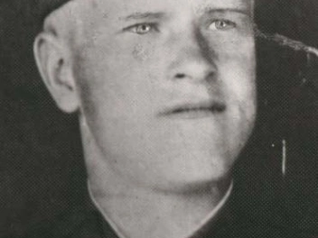 Фото воинов в Братской могиле, расположенной в п. Прохоровка - фото 1