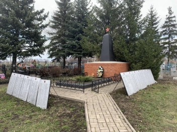 Братская могила, расположенная на гражданском кладбище в селе Плота Плотавского сельского поселения - фото 2
