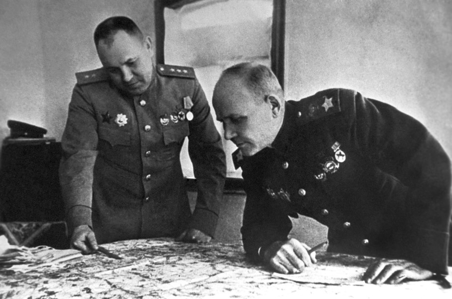 Военачальник командующий 1 украинским фронтом. Маршал Конев на фронте. Генерал Конев 1941. Конев генерал 1943.